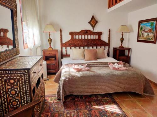En eller flere senger på et rom på Country Villa Los Dragos By Deihu Experiences