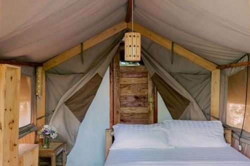 Un ou plusieurs lits dans un hébergement de l'établissement Ruhondo Island Retreat