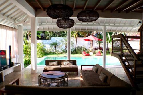 Imagen de la galería de White Moon - Dream 5br Villa in Legian close to the Beach, en Kuta