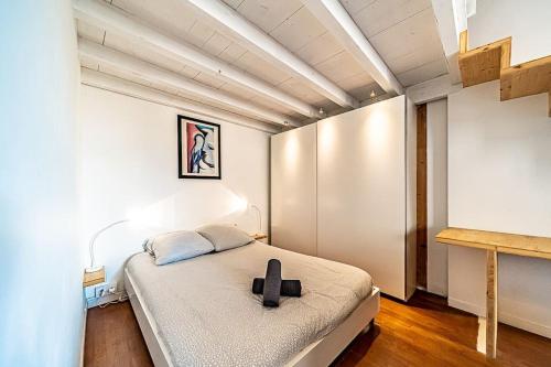 a bedroom with a bed with a black cross on it at Superb 1 bedroom apartment - Croix Rousse district in Lyon