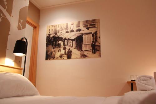 a bedroom with a picture on the wall at Las Coles Apartasuites in Xàtiva