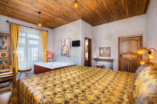 Megaron Cave Hotel Cappadociaにあるベッド
