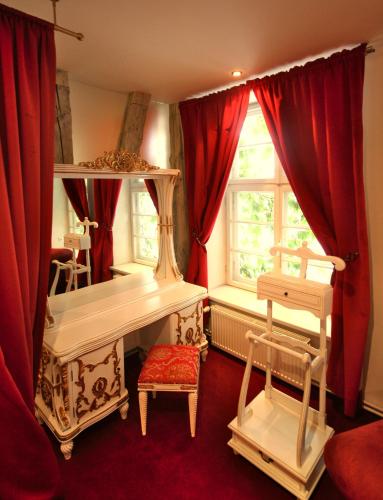 Cama o camas de una habitación en Hotel Denkmal 13 Rostock - Kaufmannshaus Krahnstöver