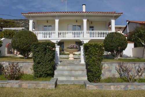 VillaVita Modern 3BR,Garden & BBQ, Walk to Beach