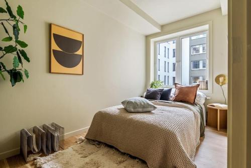 a bedroom with a bed and a window at Magnificent Modern Apartment — Gamle Oslo/ Bjørvika in Oslo