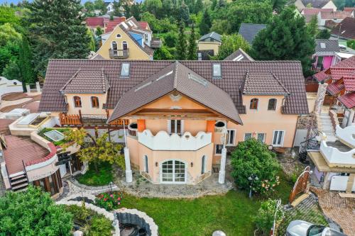 an aerial view of a large house at Boutique Hotel Shambala Zeitlos in Wiedemar