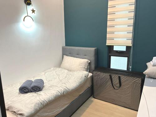 Lovely Home @ SS15 (1 min walk to Inti College)にあるベッド