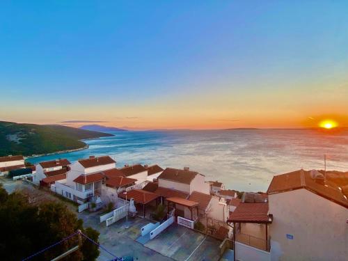 a group of houses on the shore of a body of water at Tanis Ocean Loft in Martinšćica