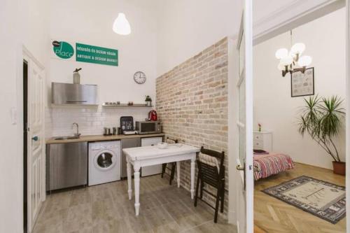 Central apartment Király street