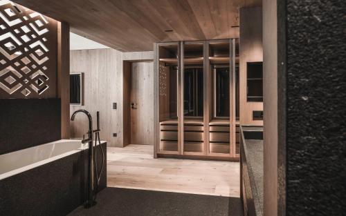 Ένα μπάνιο στο Luxury Chalet Alpurio