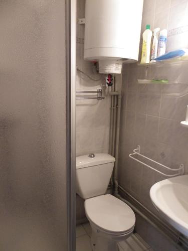 Kúpeľňa v ubytovaní Maisonnette au cœur des Angles
