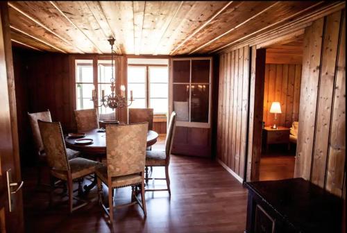 Posezení v ubytování Lakeview Rustic
