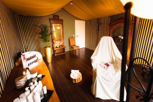 a bride sitting on a couch in a room at Hotel BEI SCHUMANN in Kirschau
