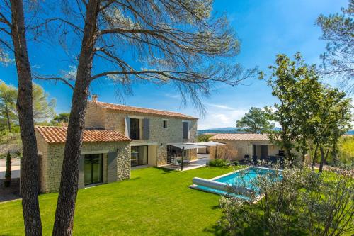 Zdjęcie z galerii obiektu Stone villa with heated pool in Gordes w mieście Gordes