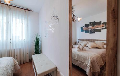 a mirror in a bedroom with a bed and a window at La Tarasca Apartamento turístico in Zamora