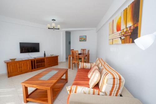 TV a/nebo společenská místnost v ubytování Apartamento Pancho Nerja