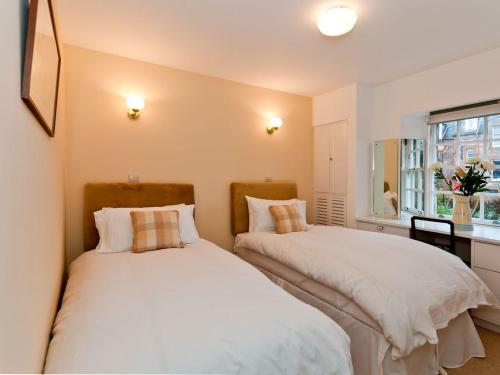 two beds sitting next to each other in a bedroom at Greylag Cottage in Gullane