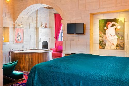 Megaron Cave Hotel Cappadociaにあるベッド