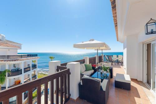 Heavenly Views from Frontline Penthouse