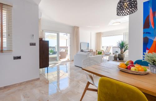Heavenly Views from Frontline Penthouse
