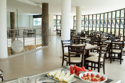 Makanan di atau berdekatan hotel