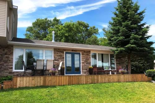 Craft & Vineyard House - Waterview Home in Picton