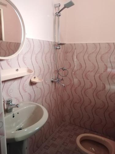 a bathroom with a sink and a toilet at Access Villa in Nuwara Eliya