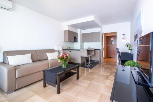 SEA FRONT - panoramic sea view studio with terrace
