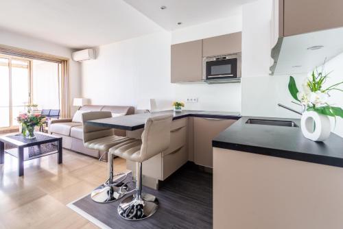 SEA FRONT - panoramic sea view studio with terrace