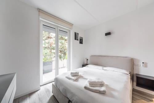 GuestHost - Comfy APT with Private Parking & Balcony