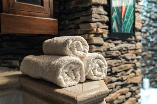 a pile of towels sitting on top of a stone wall at Apartament Wiktoria Wilanów in Warsaw