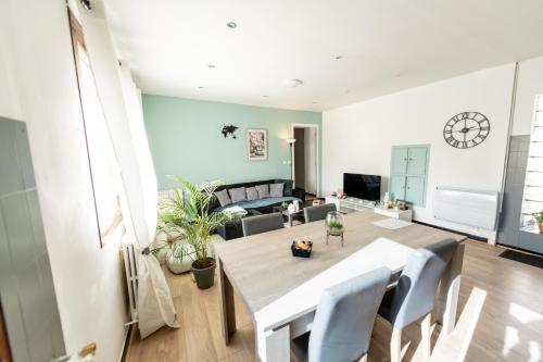 a dining room and living room with a table and chairs at Aux portes de Lyon Tout confort emplacement idéale Netflix in Givors