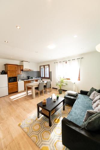 a living room with a couch and a table at Aux portes de Lyon Tout confort emplacement idéale Netflix in Givors
