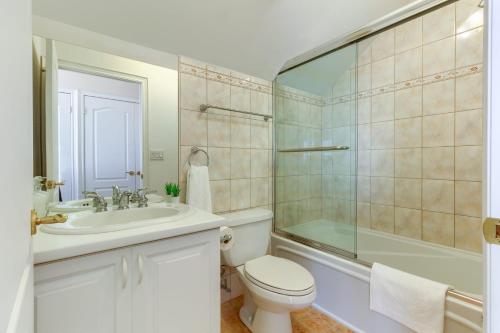 Et badeværelse på OMIŠ Dream house Blue sky