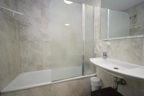 a bathroom with a shower and a sink at Gemelos 26 - Fincas Arena in Benidorm
