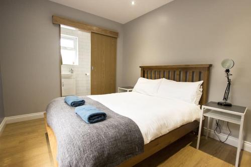 Katil atau katil-katil dalam bilik di Modern City Centre Rooms