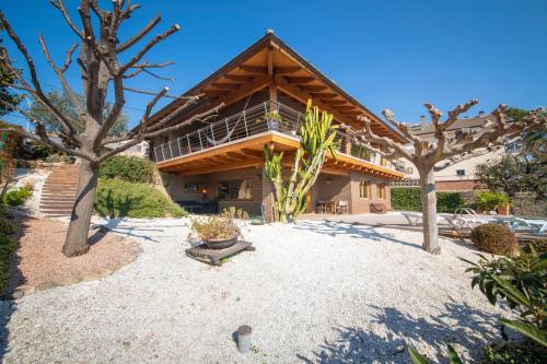Κήπος έξω από το Catalunya Casas Infinity pool and views 20min to Barcelona