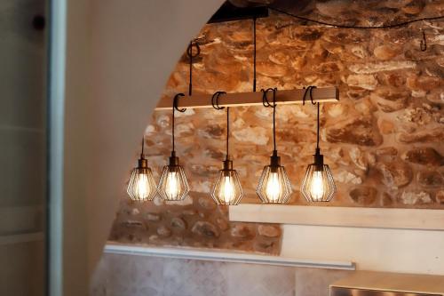 a group of lights hanging from a ceiling at Cà Nova B&B in Rivoli Veronese