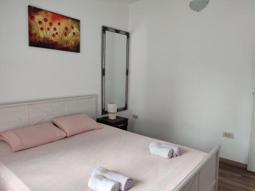 Postel nebo postele na pokoji v ubytování Mystras Apartments
