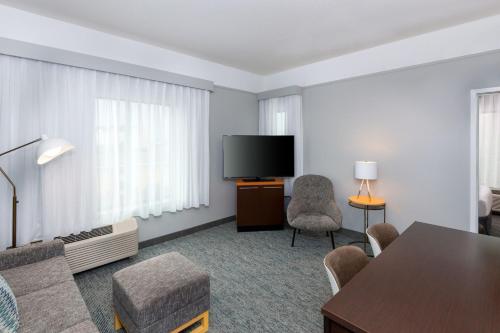 TV a/nebo společenská místnost v ubytování TownePlace Suites Buffalo Airport