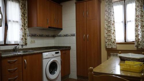 Dapur atau dapur kecil di Apartamentos Caloca