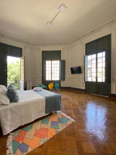 a bedroom with a bed and a rug on the floor at Casa Marina Huérfanos in Santiago