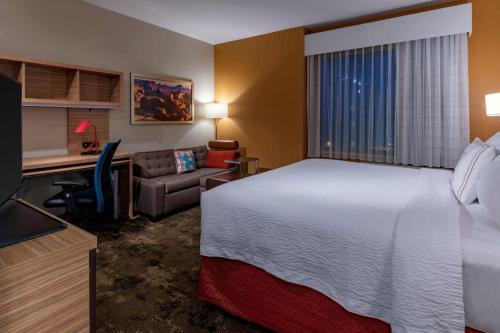 a hotel room with a bed and a desk at TownePlace by Marriott Suites Gallup in Gallup