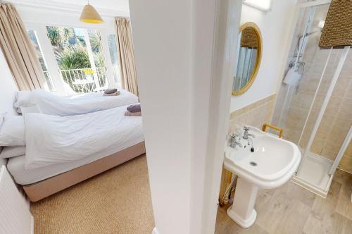 Koupelna v ubytování ILFRACOMBE ORIEL 3 Bedrooms