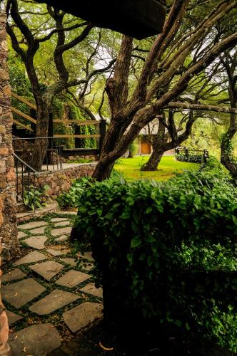 Κήπος έξω από το Nirvana Restaurant & Retreat