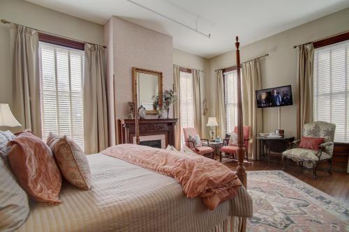 Μια τηλεόραση ή/και κέντρο ψυχαγωγίας στο Forsyth Park Inn