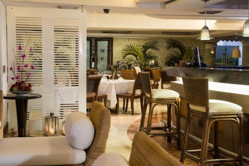 a restaurant with a table and chairs and a dining room at Country International Hotel in Barranquilla