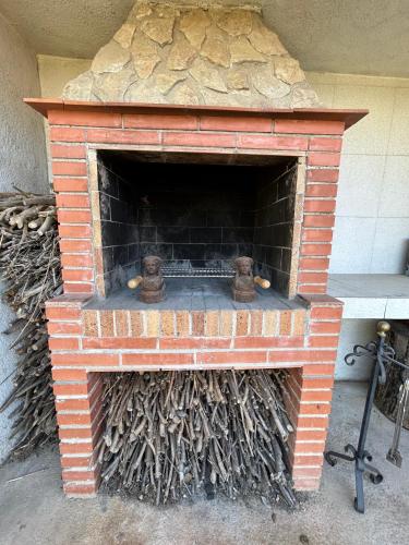 Kemudahan BBQ tersedia untuk tetamu di rumah percutian
