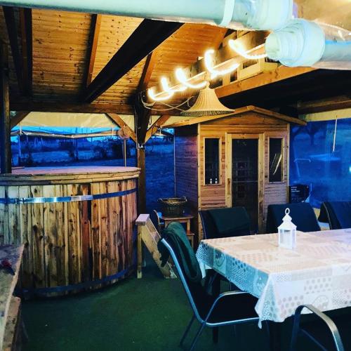 Restoran atau tempat lain untuk makan di Édenkert Vendégházak