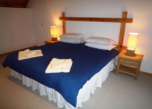 Postel nebo postele na pokoji v ubytování Waterville Holiday Homes No 10 by Trident Holiday Homes